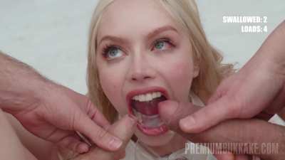 Blonde struggling with 💦💦💦