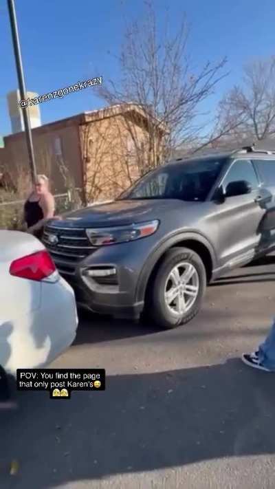 Crazy Karen gets heated in parking dispute