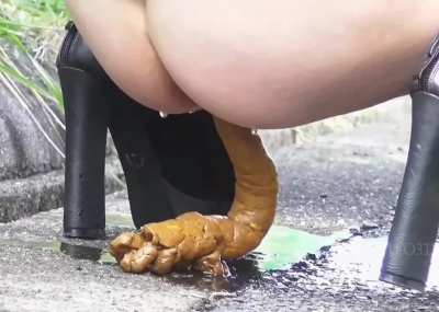 Dropping an amazing shit on the side of the road