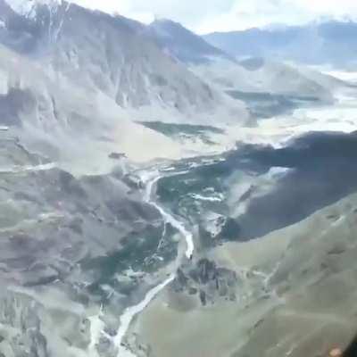 Insane landing flight path