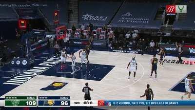 [Highlight] Giannis dunks over Sampson