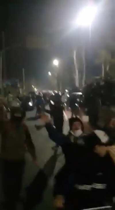 La Plata - Grupo organizado sale a la calle