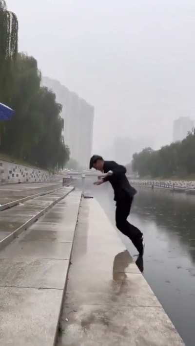 He can touch the water lightly at both front and back.