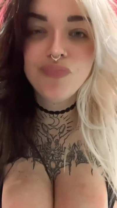 Work bathroom titty bouncing is the best. Change my mind.