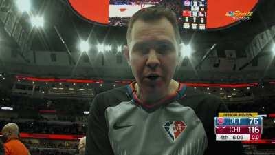 [Highlight] Chicago Bulls commentator Stacey King loudly discusses his feelings on a potential foul call against Bulls guard Matt Thomas in front of the ref during official review of the play