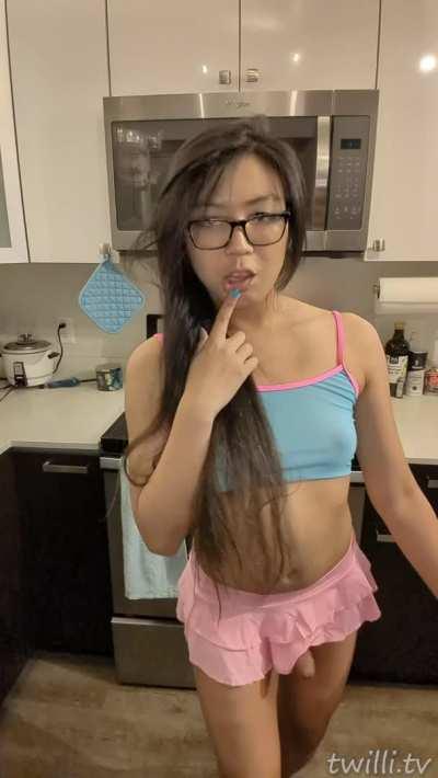 omg this miniskirt can't even cover my small dick lol