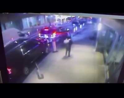 Footage of UnitedHealthcare CEO being shot from behind 