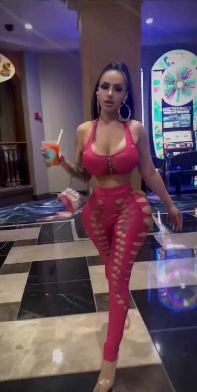 Woman with BBL still using morphs