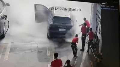 To explode the car
