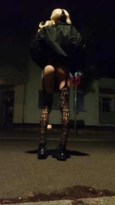 Showing off in the middle of the street🤭