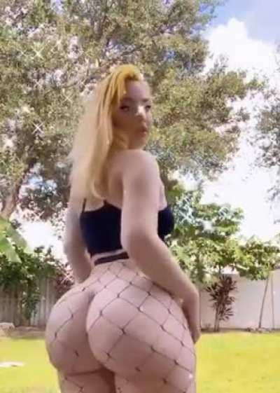 Woesenpai69 always get me when she turn 🤤