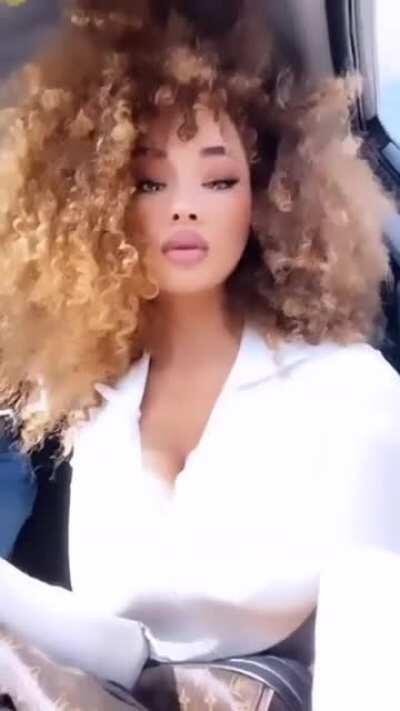 I really don't know if it was ever posted here before, if it was, my bad, but here you go for those who never saw it. I have a few more screenshots in my gallery from a while ago but I don't wanna bother if they're duplicates. If y'all want it, let me kno