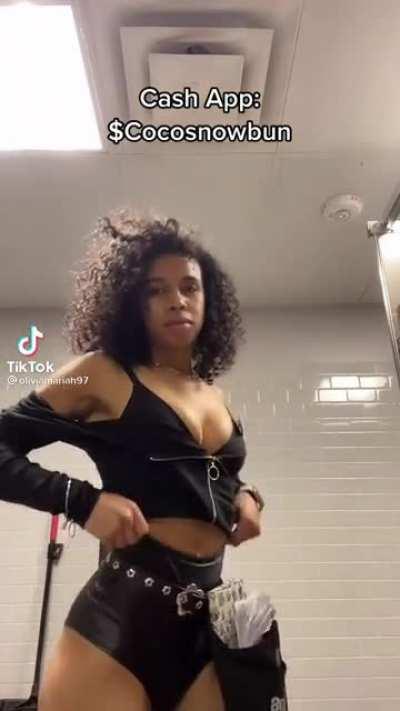 Why is she so hot 😍