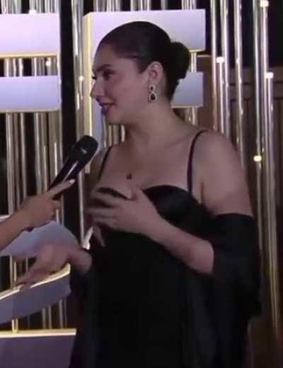 Mahira Khan ka side profile face aur wo cleavage nazar hi hatt nai sakti🤤😍💦💦
