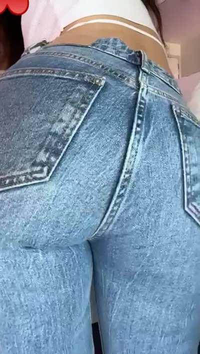 Wanna have a sniff? 😳