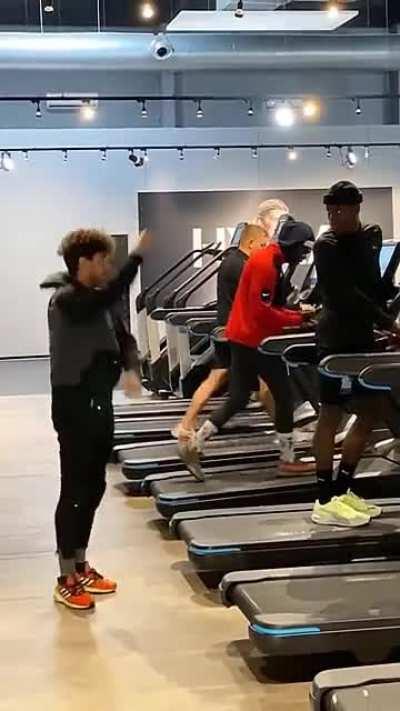 Look what I can d—