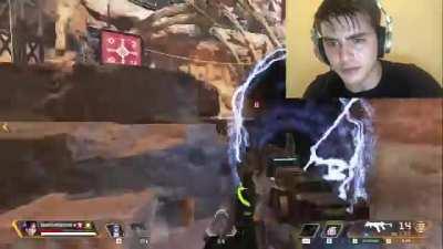 Wraith tryhards when they see a marvin :