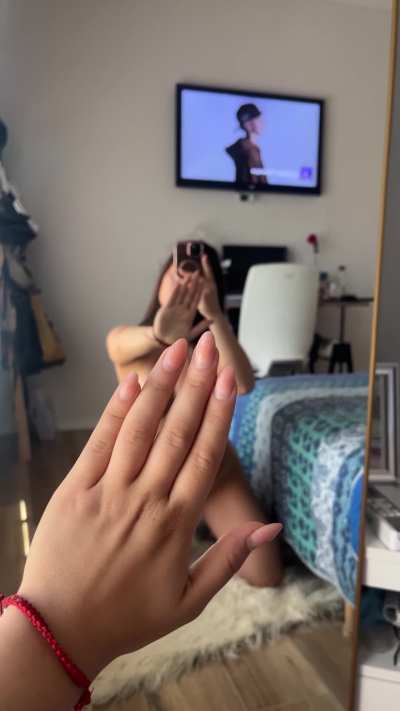 Give this jiggly ass some love