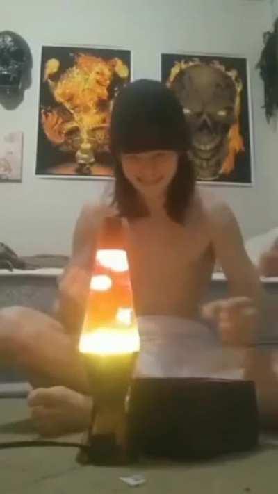 El men de !HAPPY me recuerda al pinchi postal dude xddd