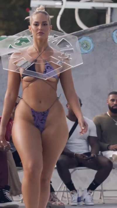 Marissa (@thiccfitwithriss)