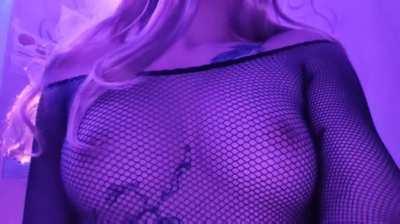 Hey, my huge ass will sit 🍑perfectly on your face. Let's warm up the atmosphere together now!