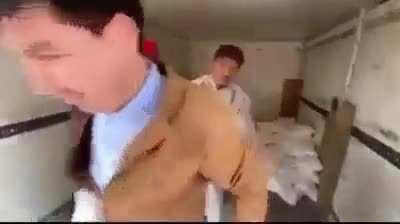 Cuando sos el impostor y fingis que haces tareas