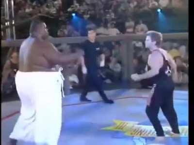 The 5'11 200 pound Keith Hackney fights the 6'8 600+ pound Emmanuel Yarborough 