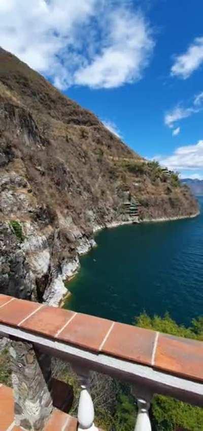 A beautiful view from La Casa del Mundo hotel in Panajachel 😍