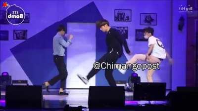 Los Tailandeses bailando clonazePAMpaMpaM ( siganme en ig lokitas )