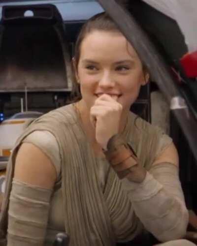 Daisy Ridley is cute but i still want to fuck her face