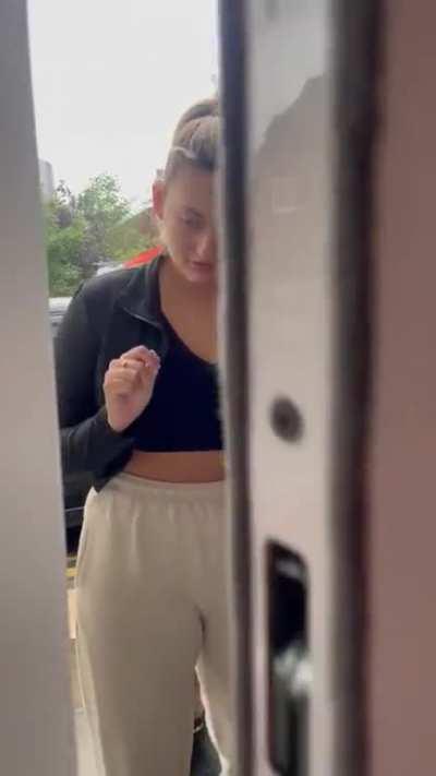 âA brain tumour changed her life. Her nerves are badly damaged! But today she opened a car doorâ¦..walkedâ¦..opened a gym doorâ¦..walked and sat down ..BY HERSELF ðªð¿ðªð¿ what a ladyâ