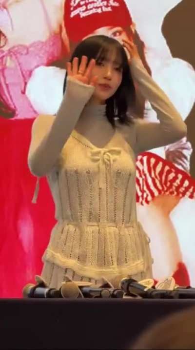 250222 - Mina back to black hair at the Shanghai fansign