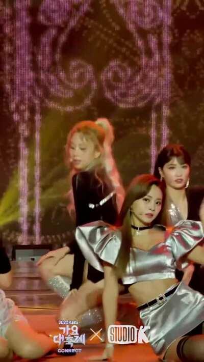 201218 - Sexy Chaeyoung (+ Tzuyu and Momo)