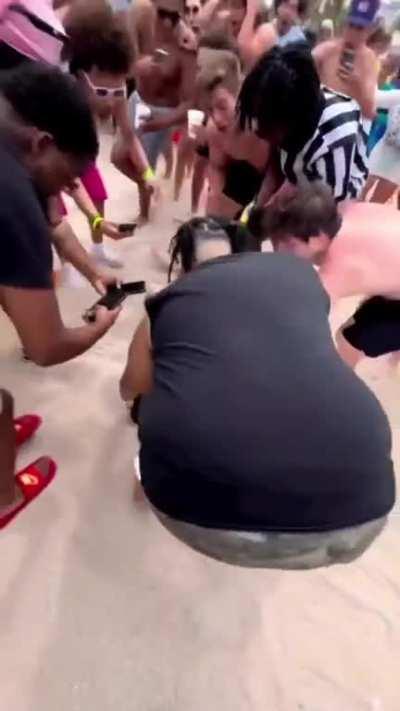 Battle between southpaws.