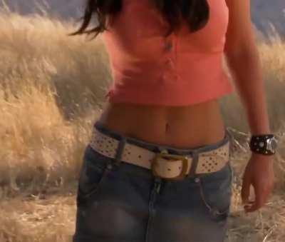 Megan Fox belly from Transformers 2007 behind the scenes