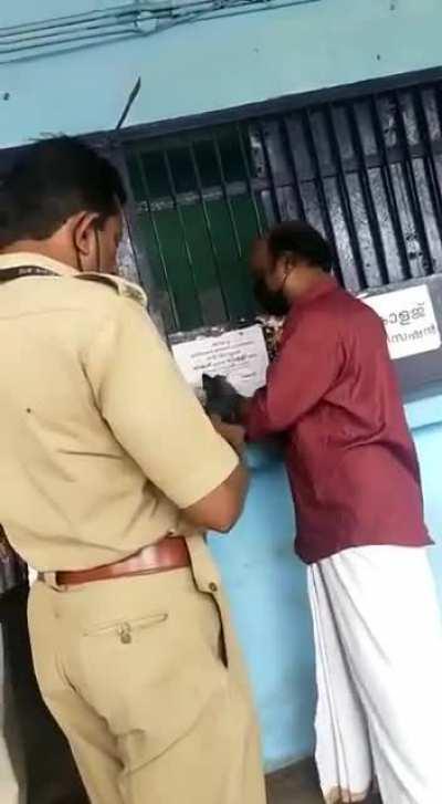 KSRTC staff rounded up and assaulted a man for demanding fare concession card for his daughter, and complaining about the delay in getting it.