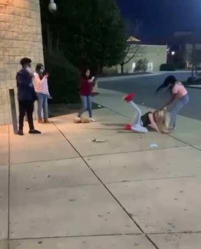 at least she kept her mask on👀