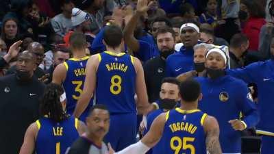 [Highlight] Curry finds Lee with a wraparound pass to tie the game at 81