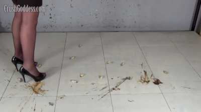 Thick sexy goddess in business attire makes grubs explode under her peep-toe platforms