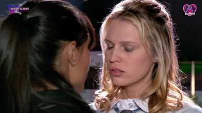 Retro Scenes: Jordana Brewster (24) & Sara Foster (23) - 