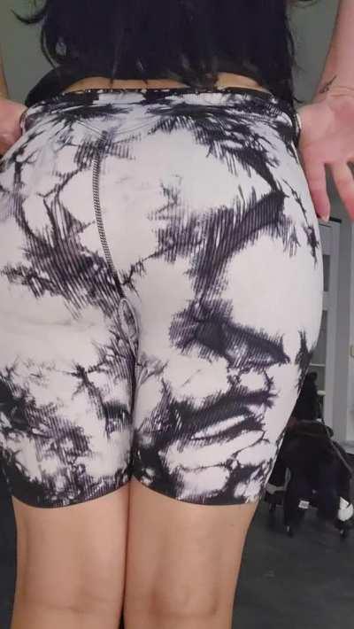 My plump ass is perfect for eating 🤤