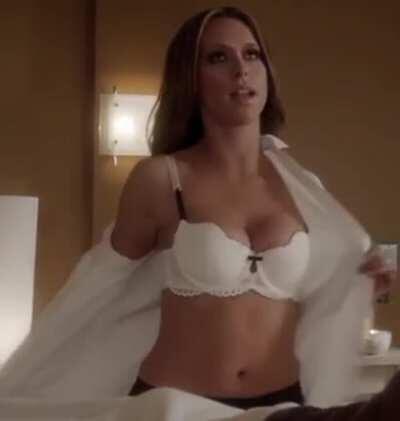 Jennifer love Hewitt is so hot