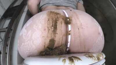 INSANE TOP ASS Pooping