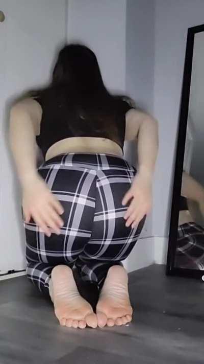 If you like my petite ass, I’d let you smash