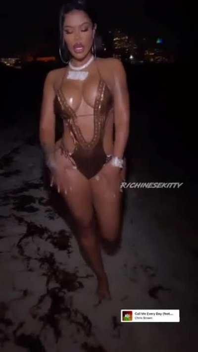 I bet those backshots are glorious 😂