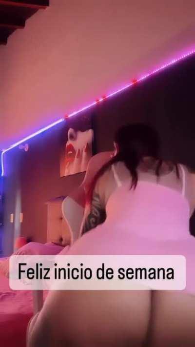 Feliz inicio de semana ricuras 😈😈