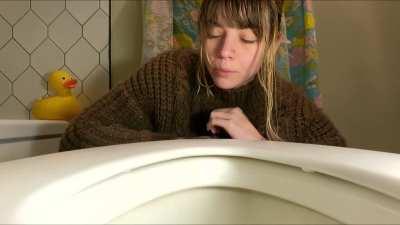 Enjoy this teaser from gassys compilation. Notoriously and famously thick shits xoxo [f]