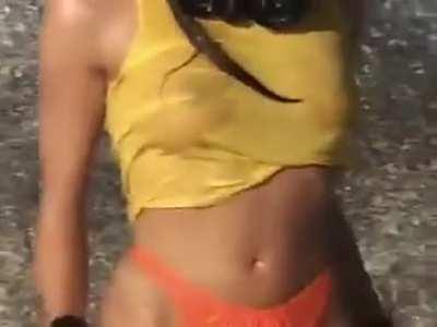 Elle Macpherson 1989. This video got me through the pandemic.