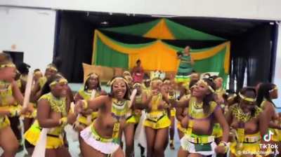 I wish i were that cameraman 😂