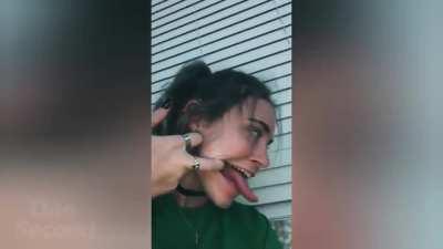 She got scary Tongue!